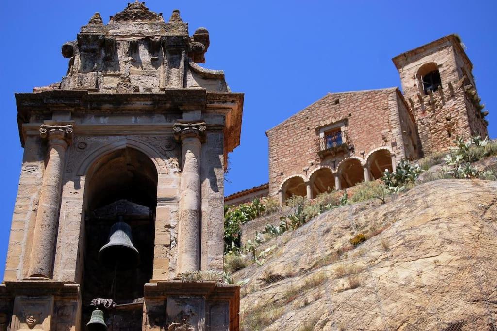 Elegante Appartamento Privato In Palazzo Storico Del XVIII - Pieno Centro นิโกเซีย ภายนอก รูปภาพ