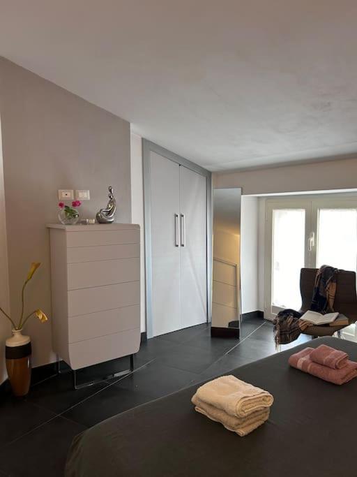 Elegante Appartamento Privato In Palazzo Storico Del XVIII - Pieno Centro นิโกเซีย ภายนอก รูปภาพ