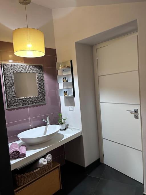 Elegante Appartamento Privato In Palazzo Storico Del XVIII - Pieno Centro นิโกเซีย ภายนอก รูปภาพ