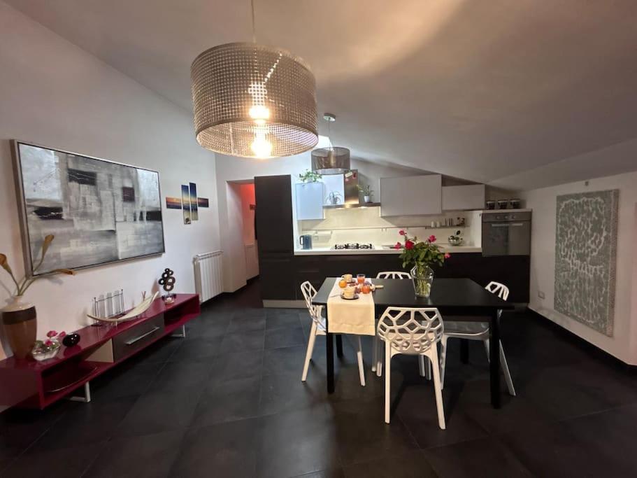 Elegante Appartamento Privato In Palazzo Storico Del XVIII - Pieno Centro นิโกเซีย ภายนอก รูปภาพ