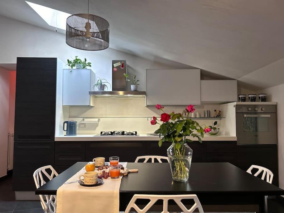 Elegante Appartamento Privato In Palazzo Storico Del XVIII - Pieno Centro นิโกเซีย ภายนอก รูปภาพ