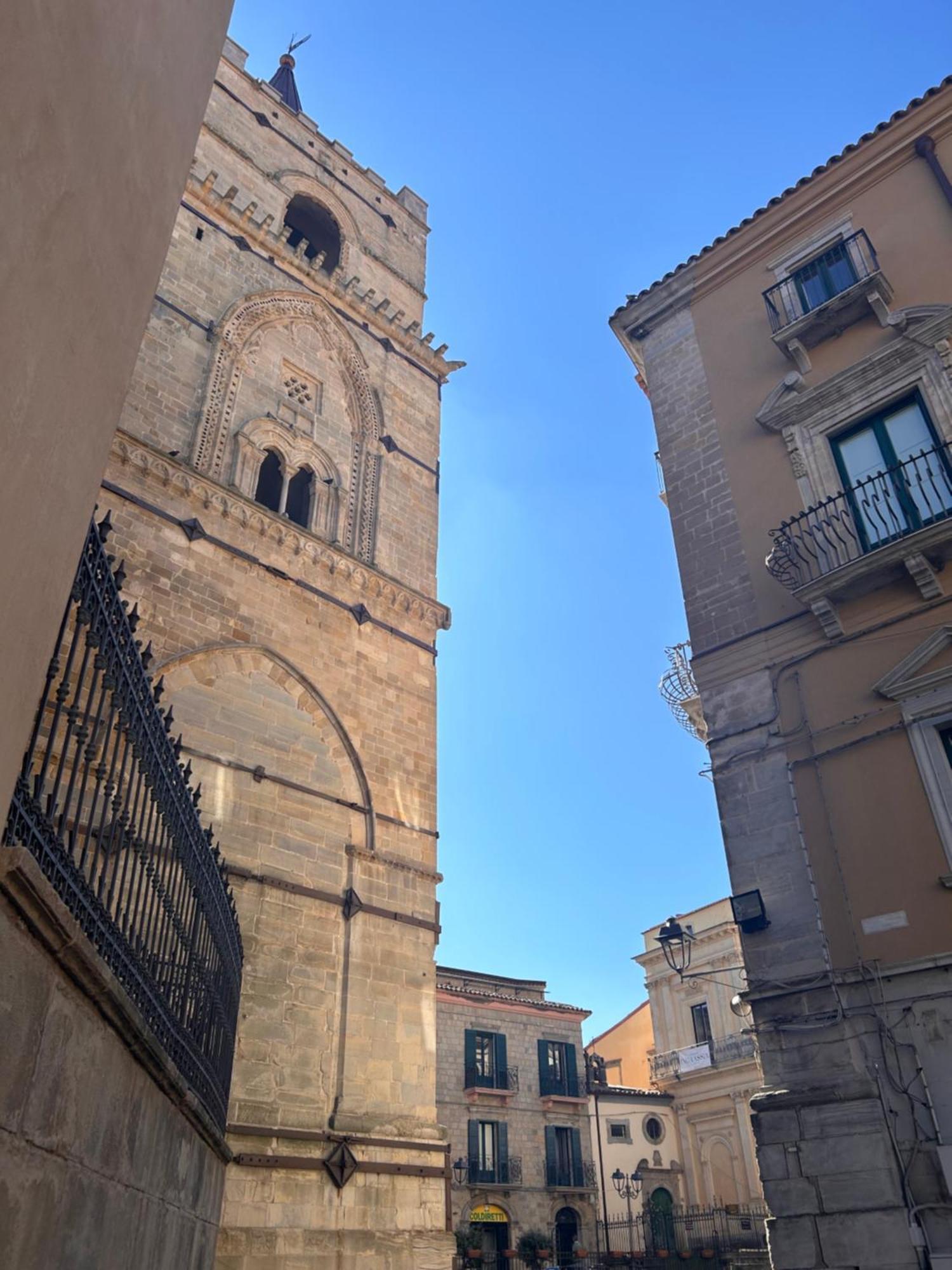 Elegante Appartamento Privato In Palazzo Storico Del XVIII - Pieno Centro นิโกเซีย ภายนอก รูปภาพ
