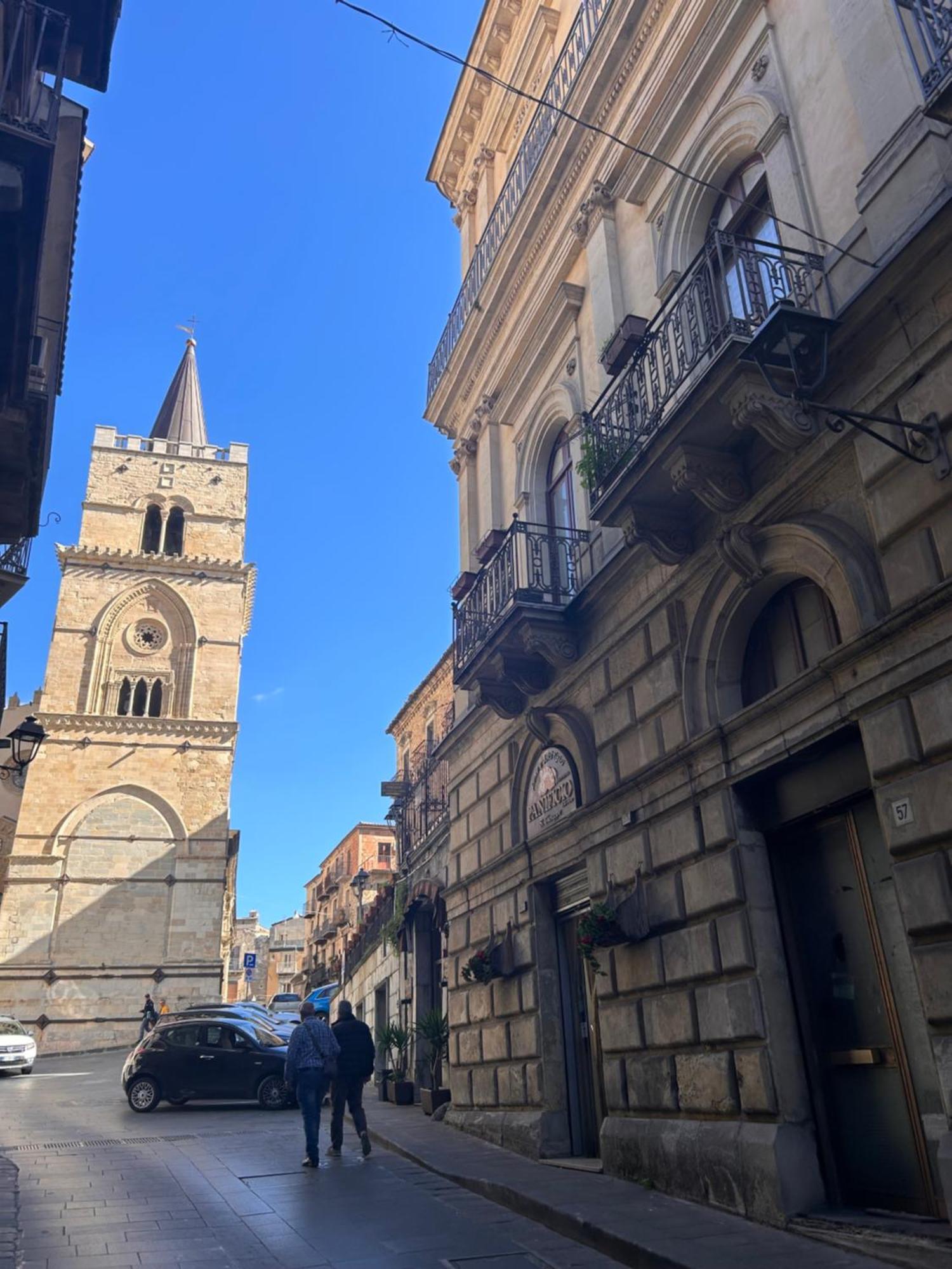 Elegante Appartamento Privato In Palazzo Storico Del XVIII - Pieno Centro นิโกเซีย ภายนอก รูปภาพ